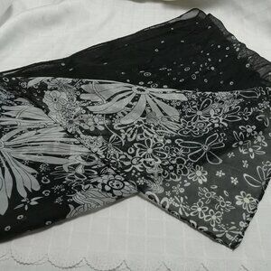 Black silf scarf with white flowers and teardrops